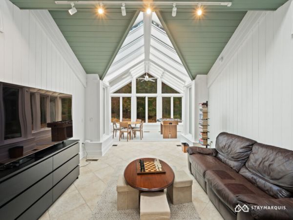 Hamptons Home 1020375