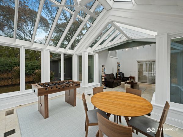 Hamptons Home 1020375