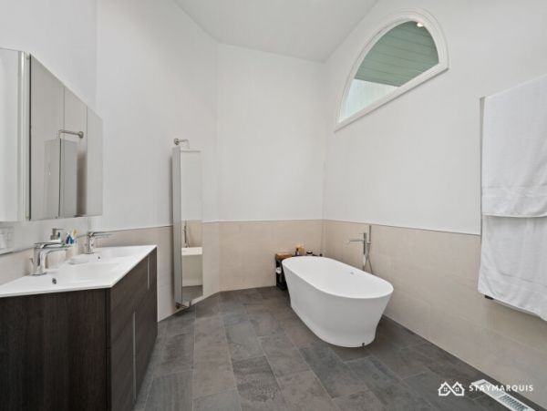 Hamptons Home 1020375