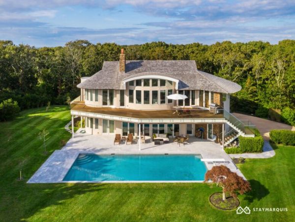 Hamptons Home 1020376