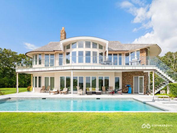Hamptons Home 1020376