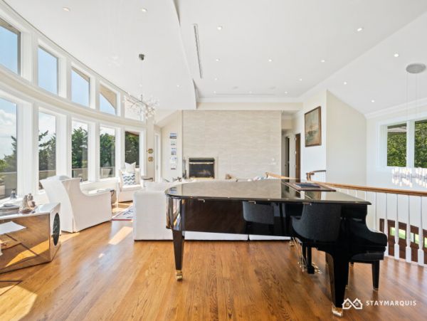 Hamptons Home 1020376