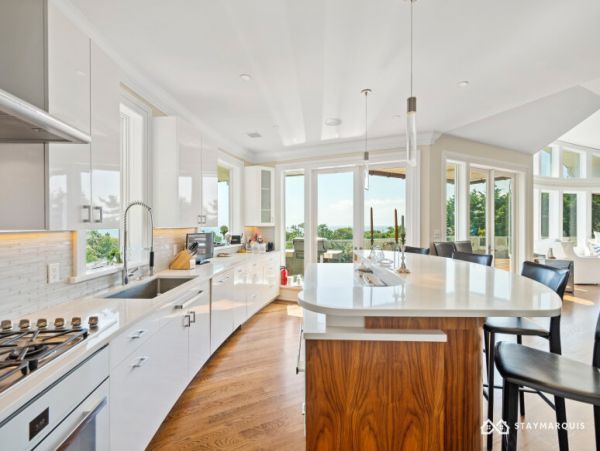 Hamptons Home 1020376