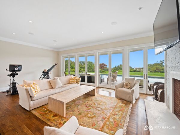Hamptons Home 1020376