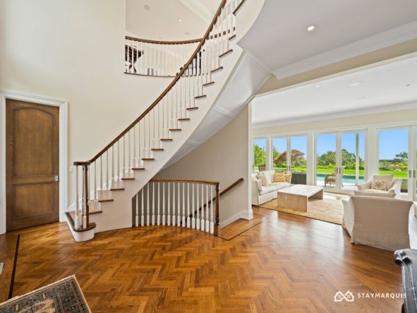 Hamptons Home 1020376
