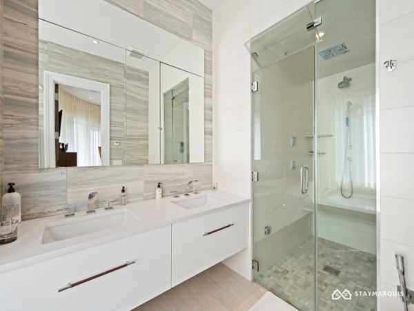 Hamptons Home 1020376