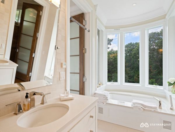 Hamptons Home 1020376
