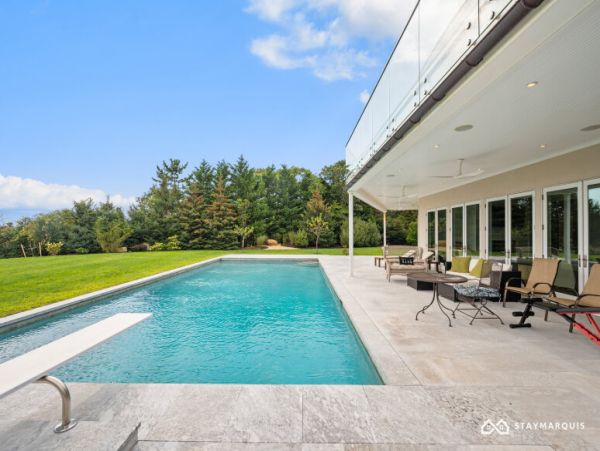 Hamptons Home 1020376