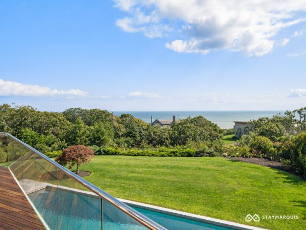 Hamptons Home 1020376