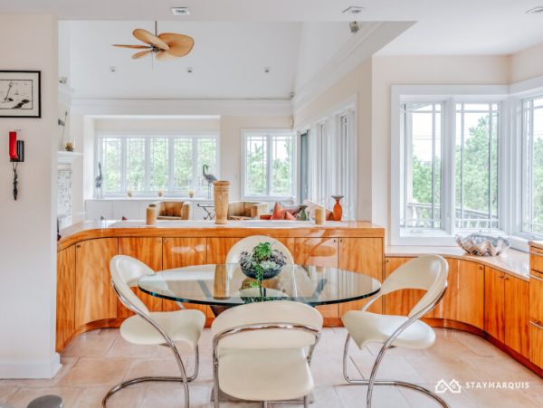 Hamptons Home 1020377