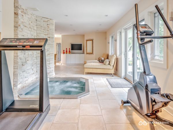 Hamptons Home 1020377