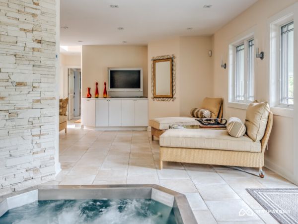 Hamptons Home 1020377