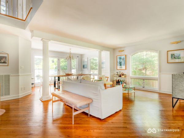Hamptons Home 1020379