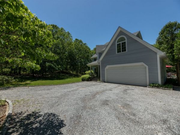 Hamptons Home 1020381