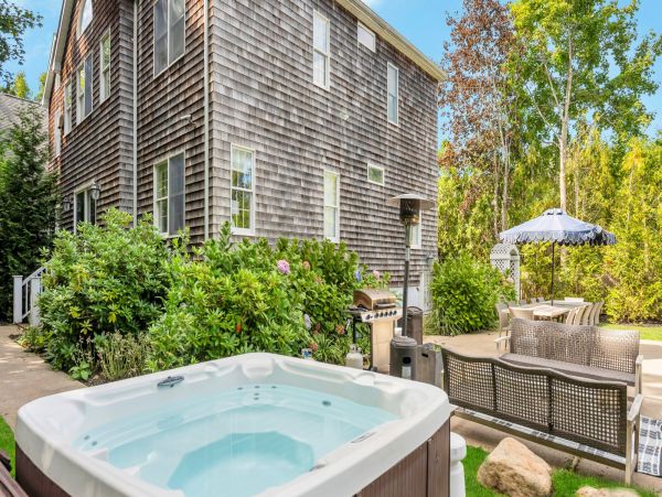 Southampton Luxury Vacation Rental - Hamptons Home with Pool & Spa