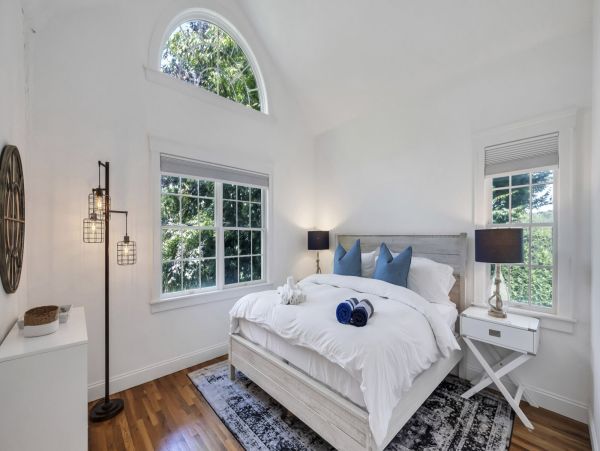 Southampton Luxury Vacation Rental - Hamptons Home with Pool & Spa