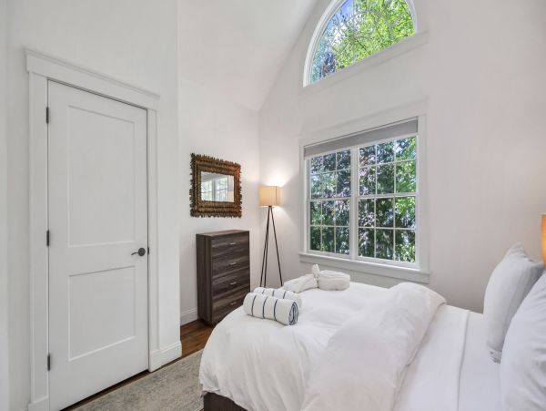 Southampton Luxury Vacation Rental - Hamptons Home with Pool & Spa