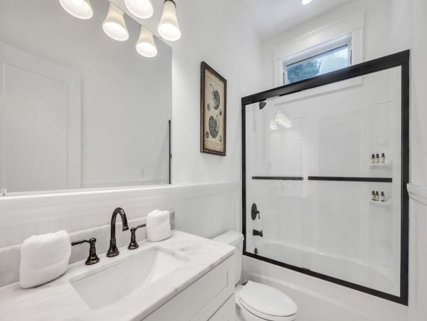 Southampton Luxury Vacation Rental - Hamptons Home with Pool & Spa