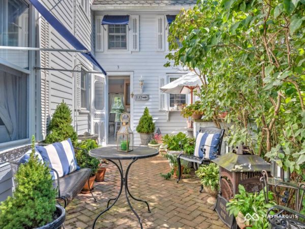 Hamptons Home 1020385