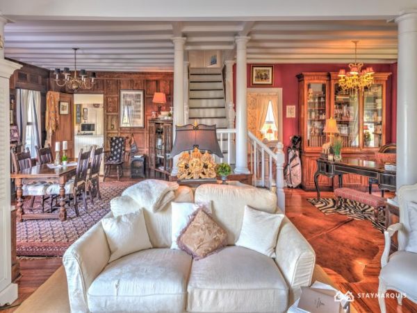 Hamptons Home 1020385