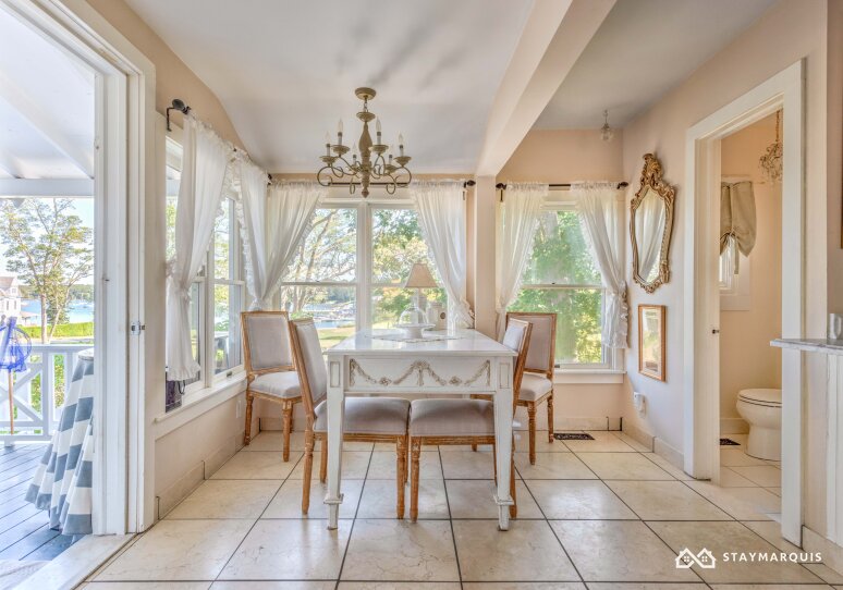 Hamptons Home 1020385
