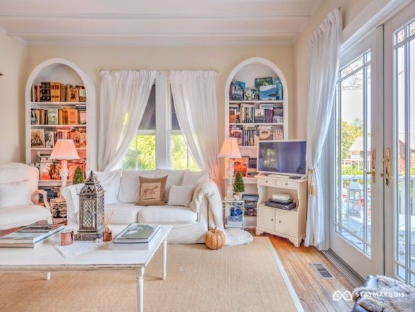 Hamptons Home 1020385