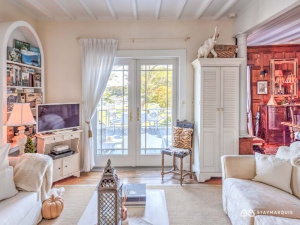 Hamptons Home 1020385