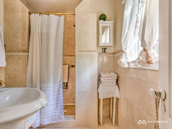 Hamptons Home 1020385