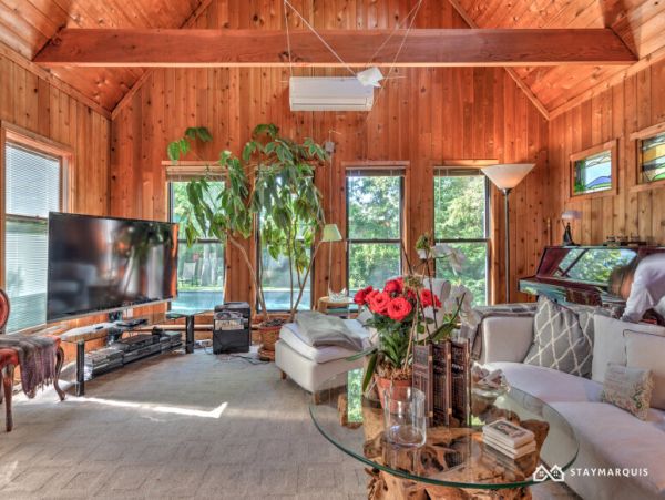 Hamptons Home 1020386