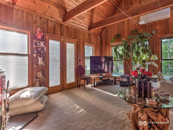 Hamptons Home 1020386