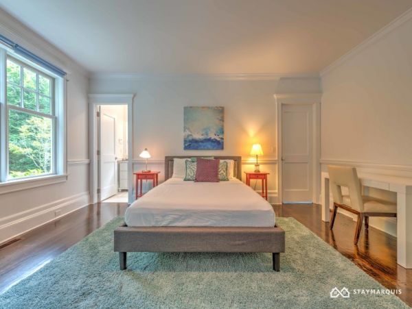Hamptons Home 1020387