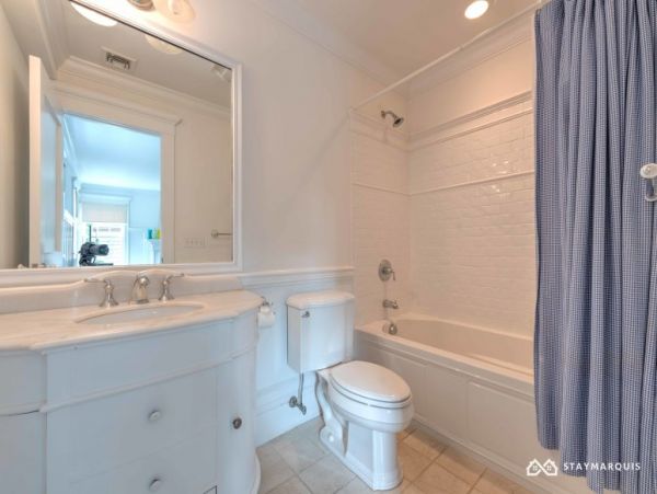Hamptons Home 1020387