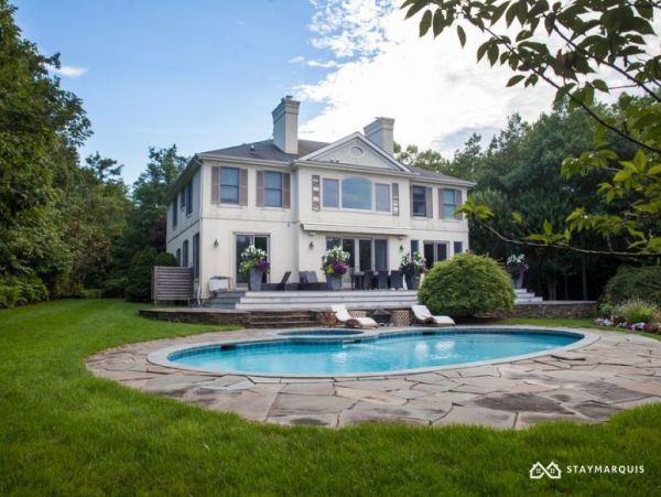 Hamptons Home 1020388