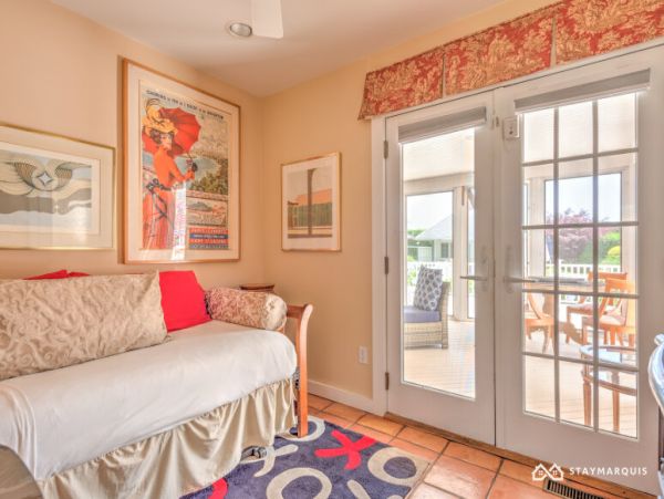 Hamptons Home 1020392