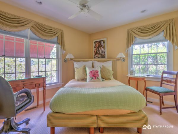 Hamptons Home 1020392