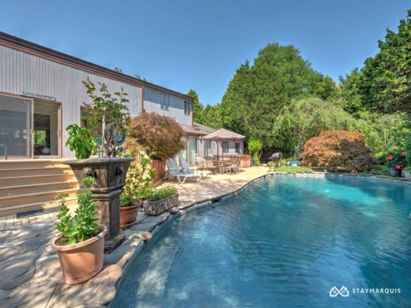Hamptons Home 1020393