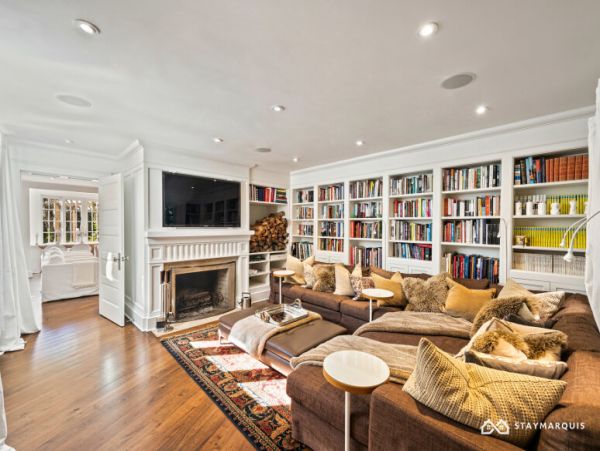 Hamptons Home 1020394