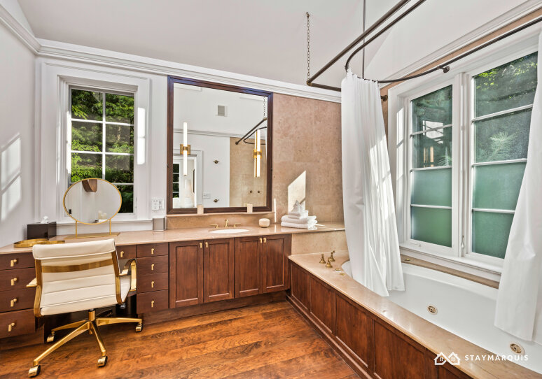 Hamptons Home 1020394