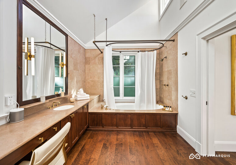 Hamptons Home 1020394