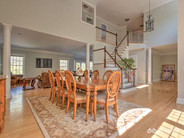 Hamptons Home 1020395