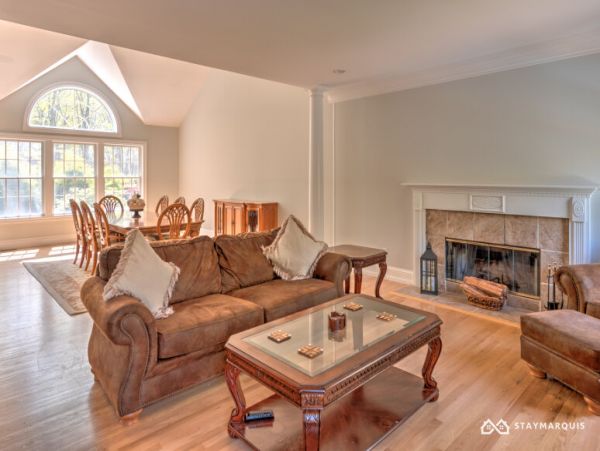 Hamptons Home 1020395
