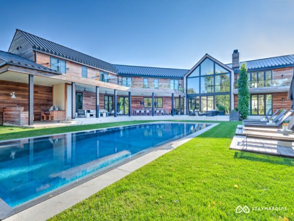 Hamptons Home 1020396