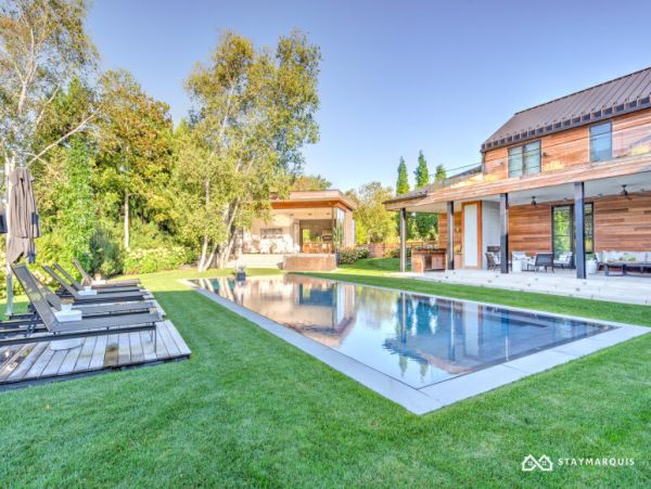 Hamptons Home 1020396