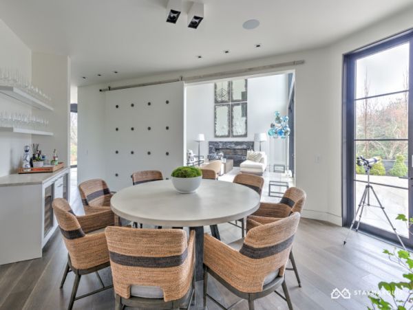 Hamptons Home 1020396