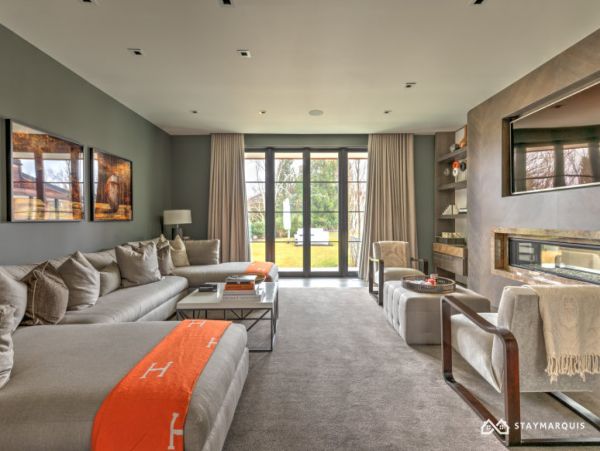 Hamptons Home 1020396