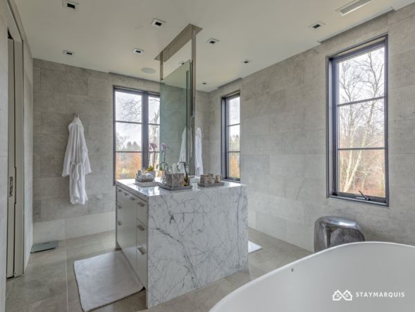 Hamptons Home 1020396