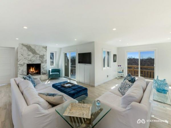 Hamptons Home 1020399