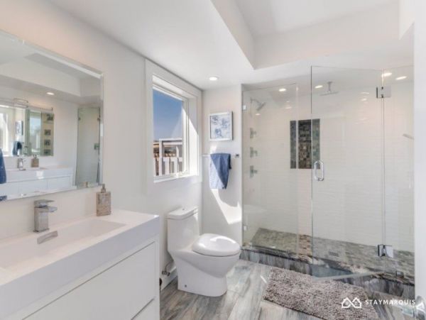 Hamptons Home 1020399
