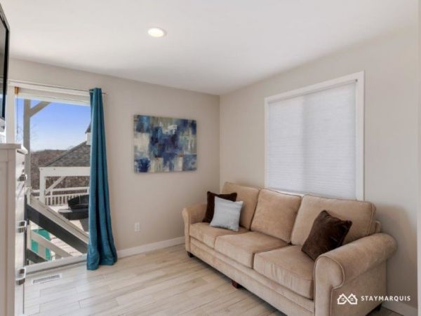 Hamptons Home 1020399
