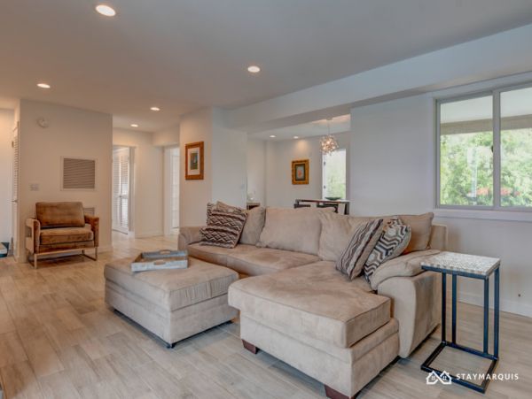 Hamptons Home 1020399